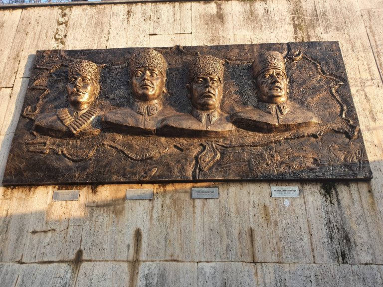 Gebze Atatürk Heykeli Gebze Atatürk Heykeli