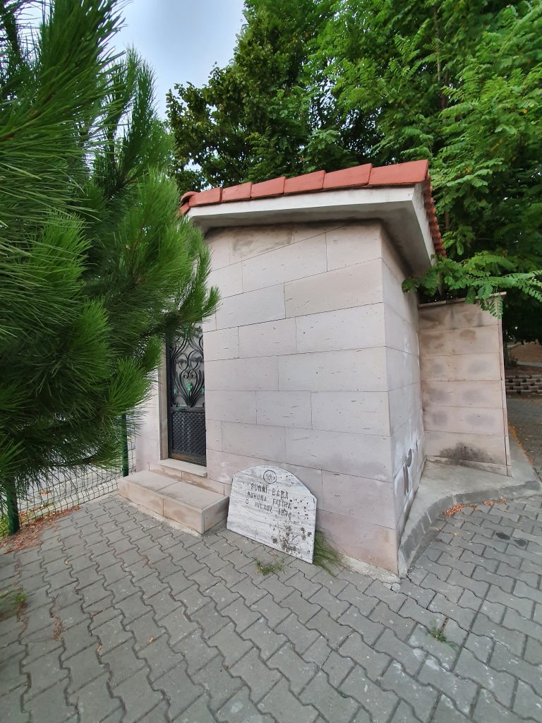 Sünni Baba Türbesi Sünni Baba Türbesi