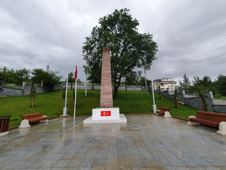 Hüseyin Kaptan Şehitliği Anıt Mezarı