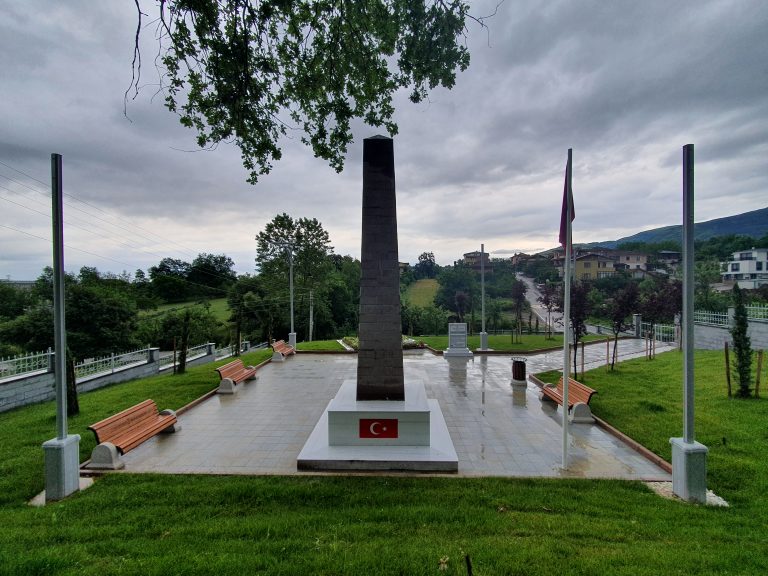 Hüseyin Kaptan Şehitliği Anıt Mezarı