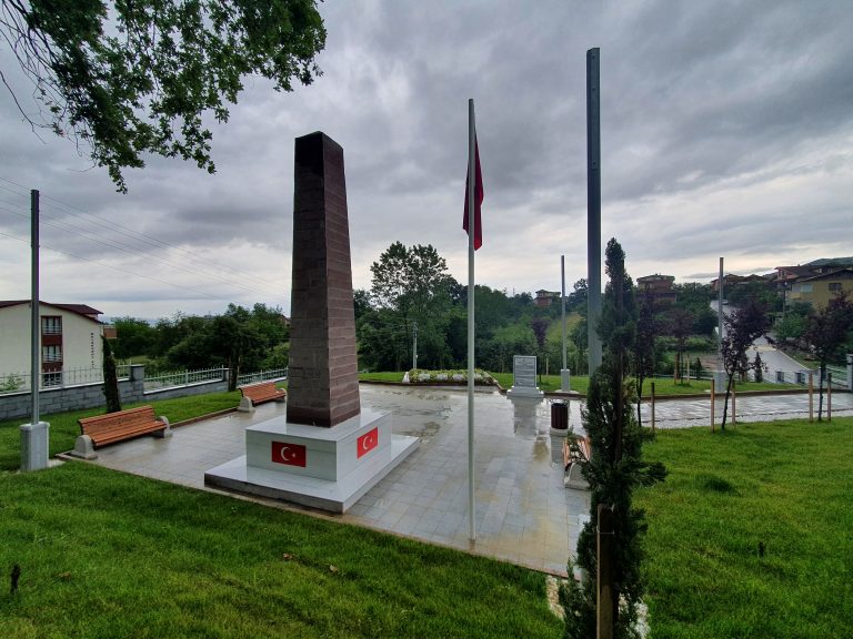 Hüseyin Kaptan Şehitliği Anıt Mezarı