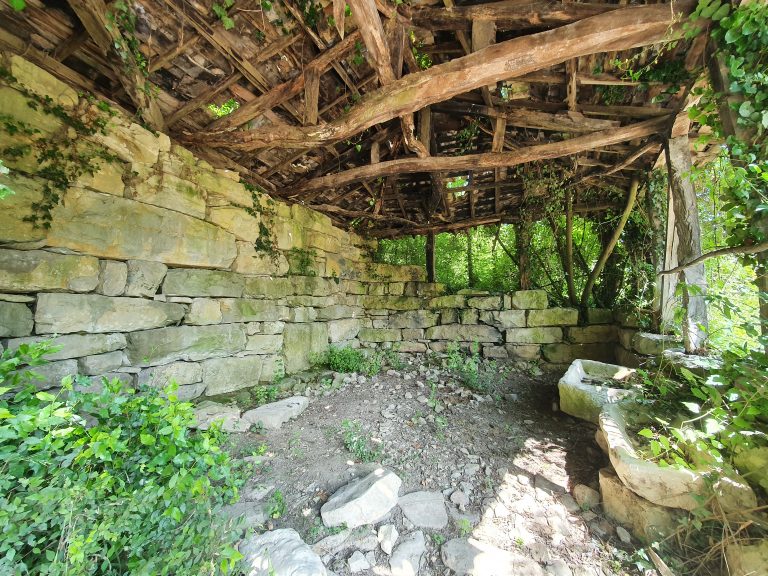 İshaklar Köyü Çamaşırhanesi İshaklar Köyü Çamaşırhanesi