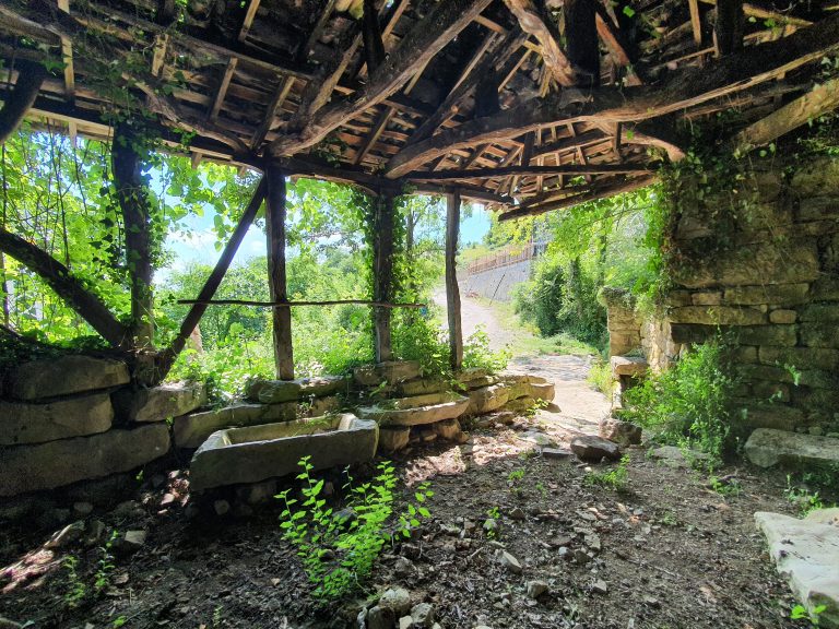 İshaklar Köyü Çamaşırhanesi İshaklar Köyü Çamaşırhanesi