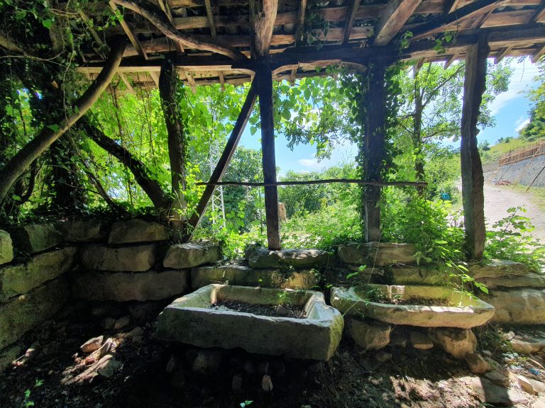 İshaklar Köyü Çamaşırhanesi İshaklar Köyü Çamaşırhanesi