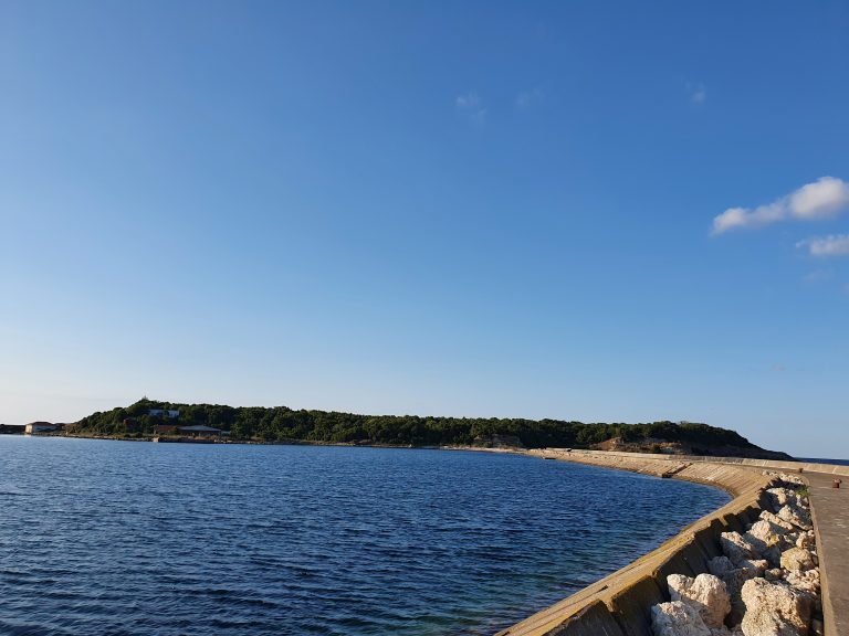 Kefken Adasi Plaj Kumsal Kayalik 36 768x576