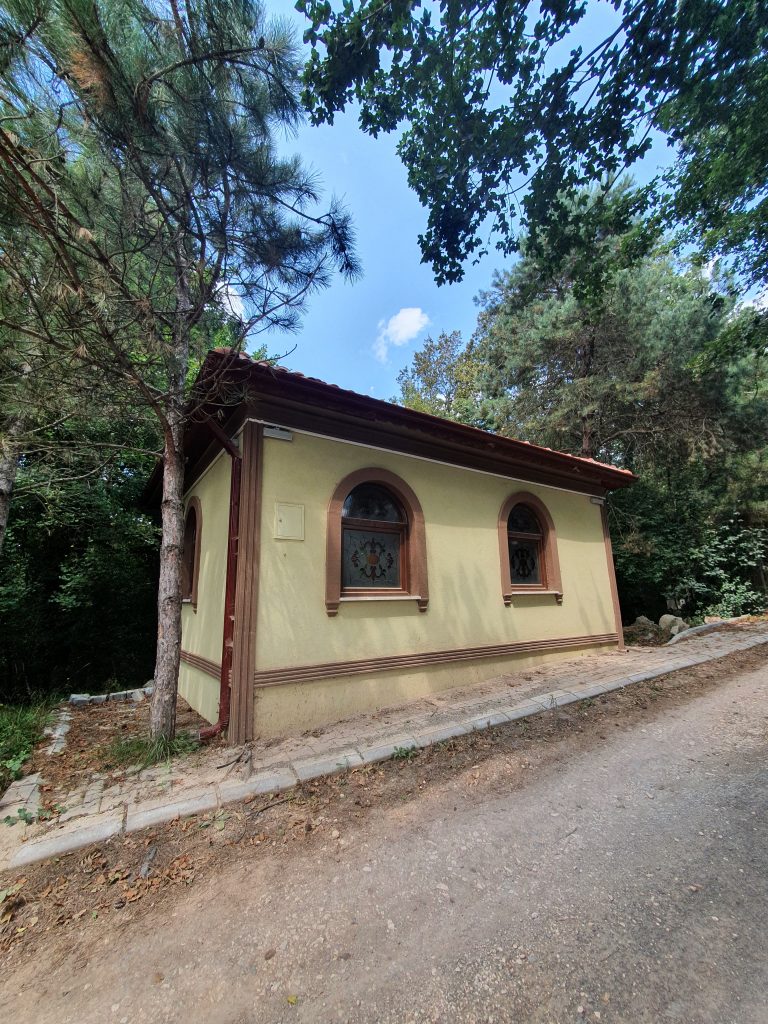 Mustafa Dede Turbesi 3 768x1024