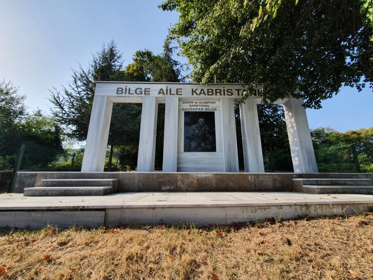 Gazanfer Bilge Mezari 1 768x576