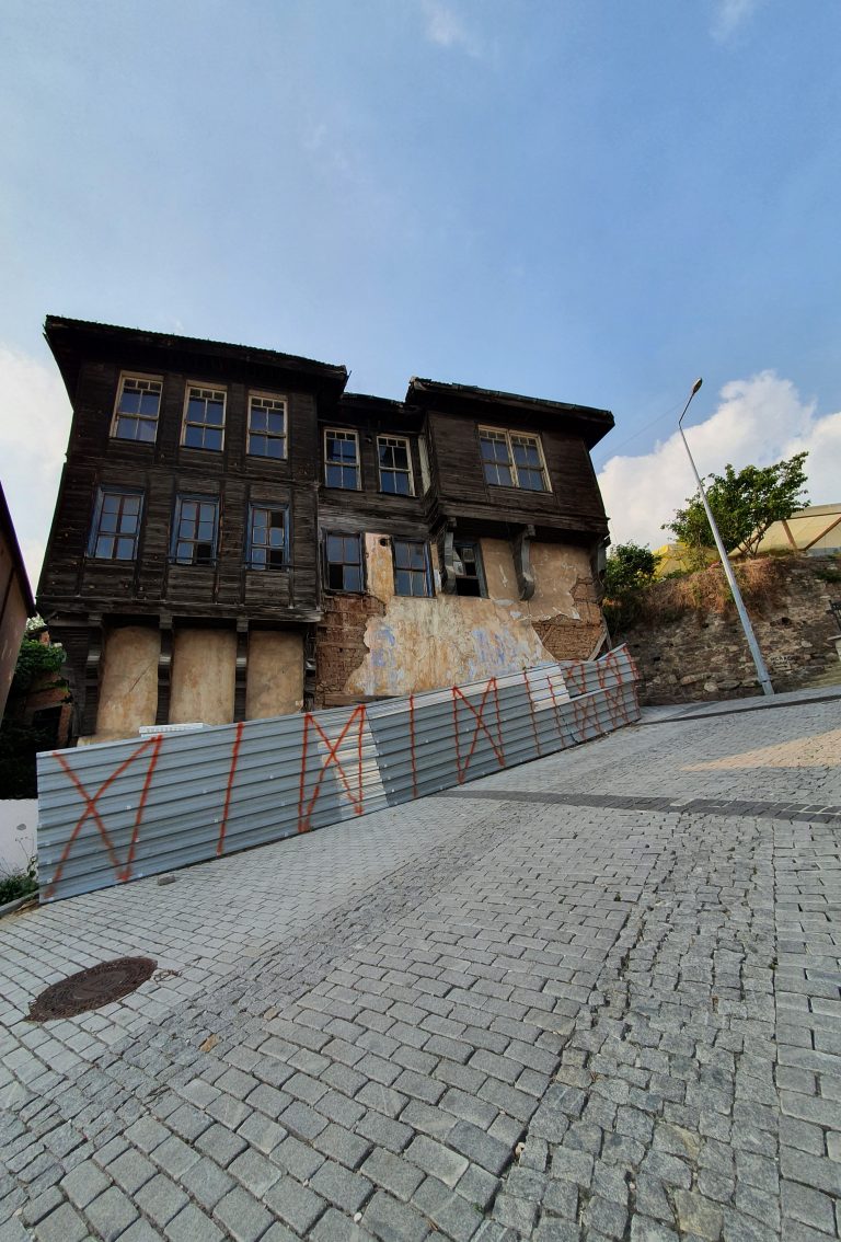 Izmit Tarihi Evleri 2 768x1134
