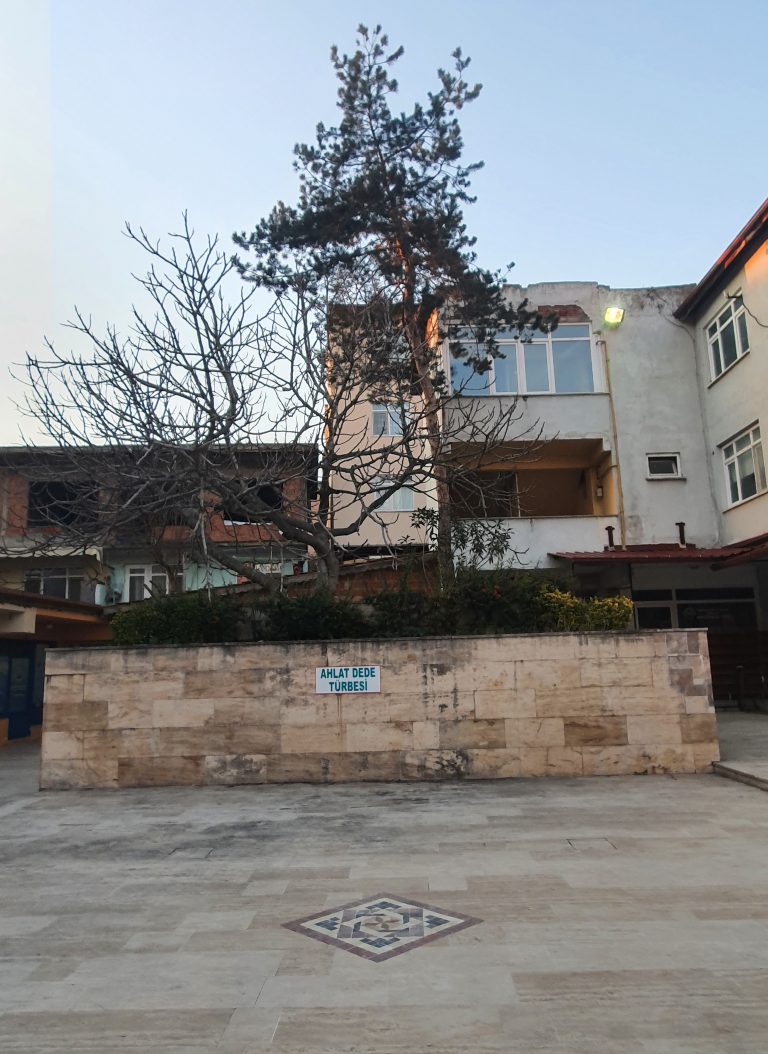 Ahlat Dede Turbesi 3 768x1054