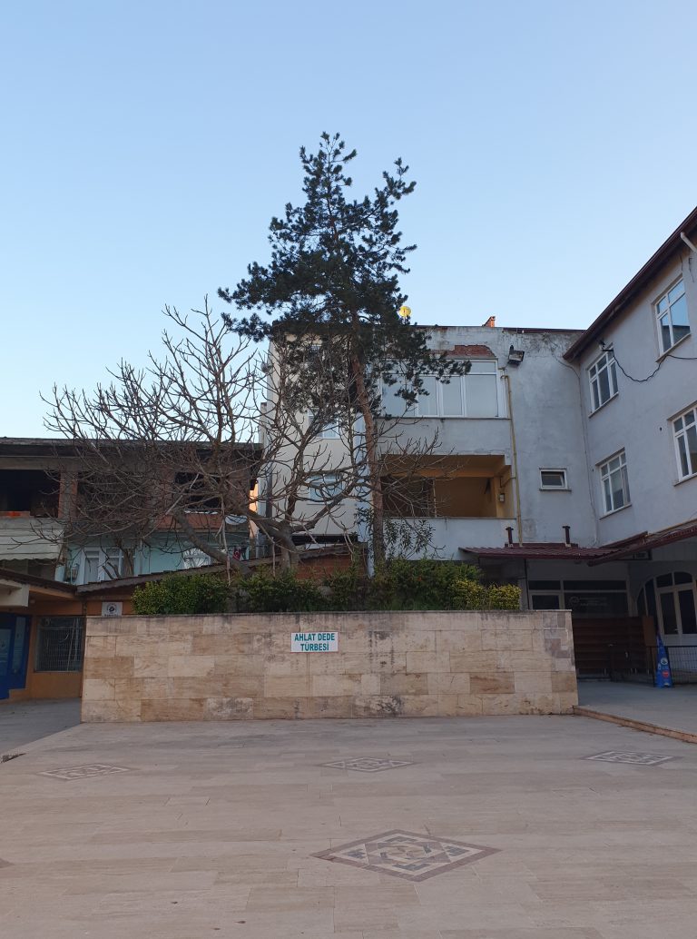 Ahlat Dede Turbesi 4 768x1034