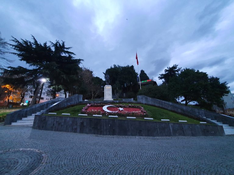 Izmit Ataturk Heykeli 3 768x576