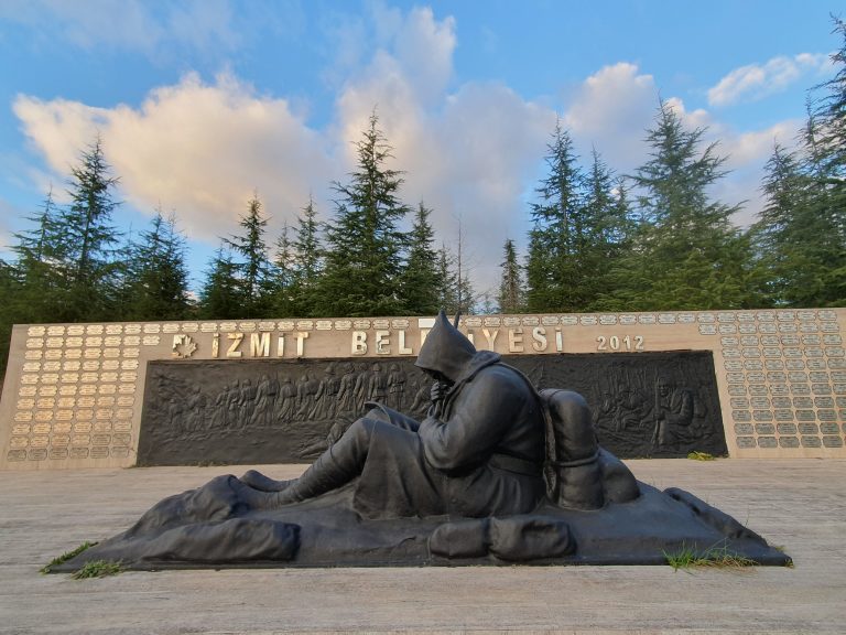 Sarikamis Sehitleri Aniti 3a 768x576