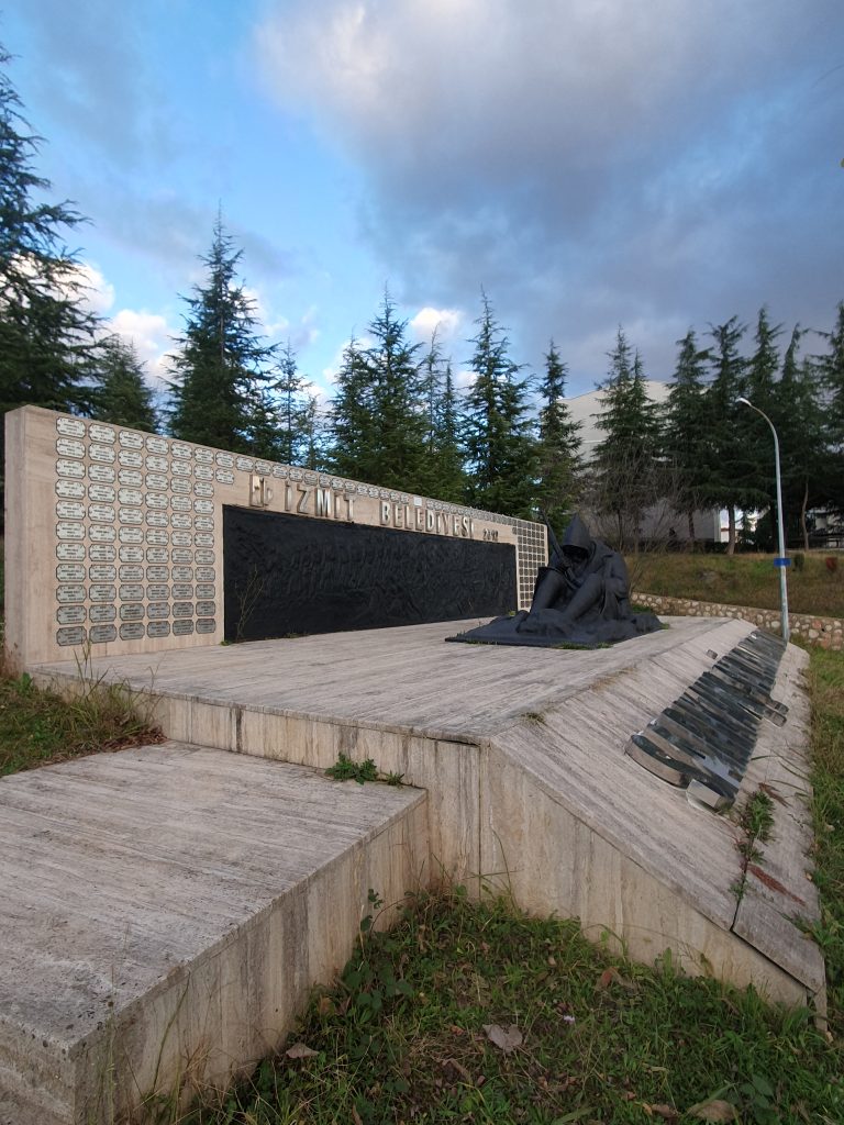 Sarikamis Sehitleri Aniti 5a 768x1024