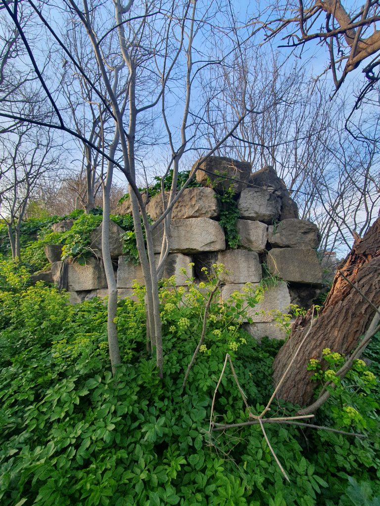 Nikomedia Antik Tiyatrosu Kalintilari 17 768x1024