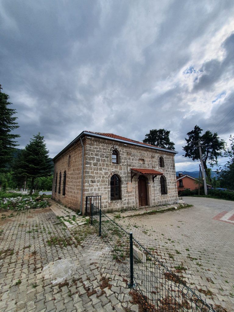 Tarihi Kesme Tas Tepecik Cami 3 768x1024