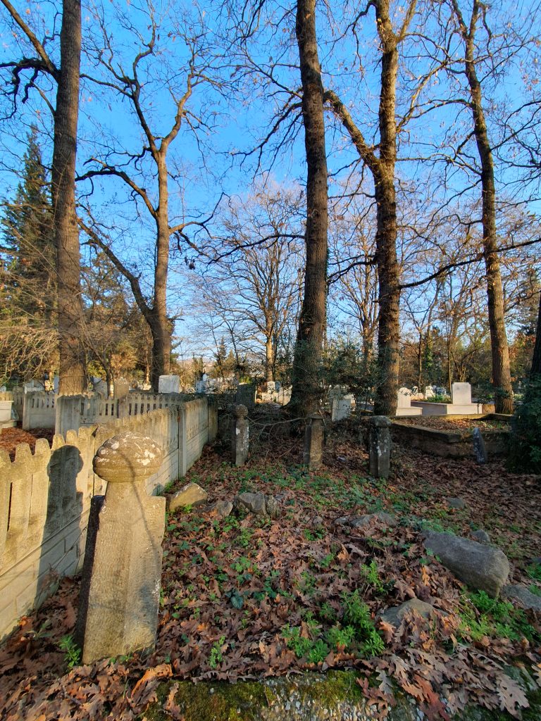 Yukari Hereke Osmanli Mezarligi 30 768x1024