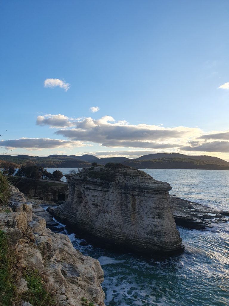 Ceneviz Kalesi Kerpe Kayaliklar 4 768x1024