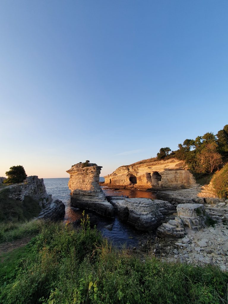 Ceneviz Kalesi Kerpe Kayaliklar 7 768x1024