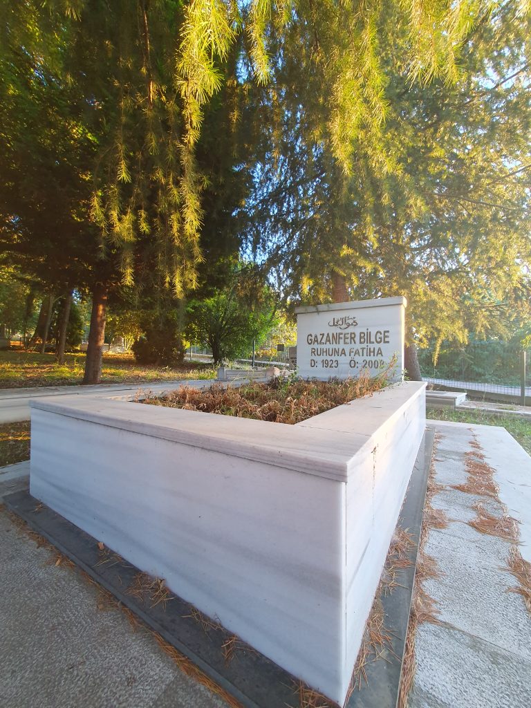 Gazanfer Bilge Mezari 4 768x1024