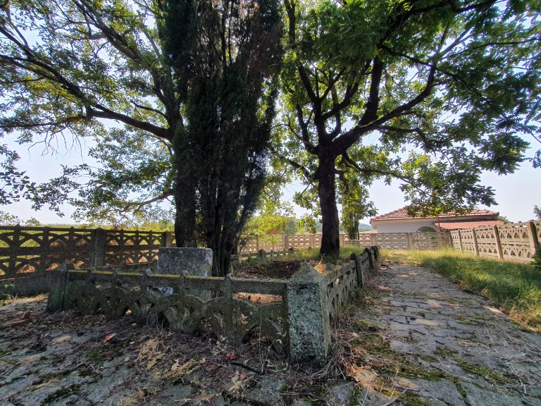 Dokuzlar Dede Turbesi 5 768x576