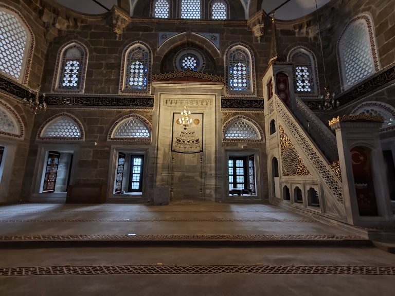 Yeni Cuma Cami 18 768x576